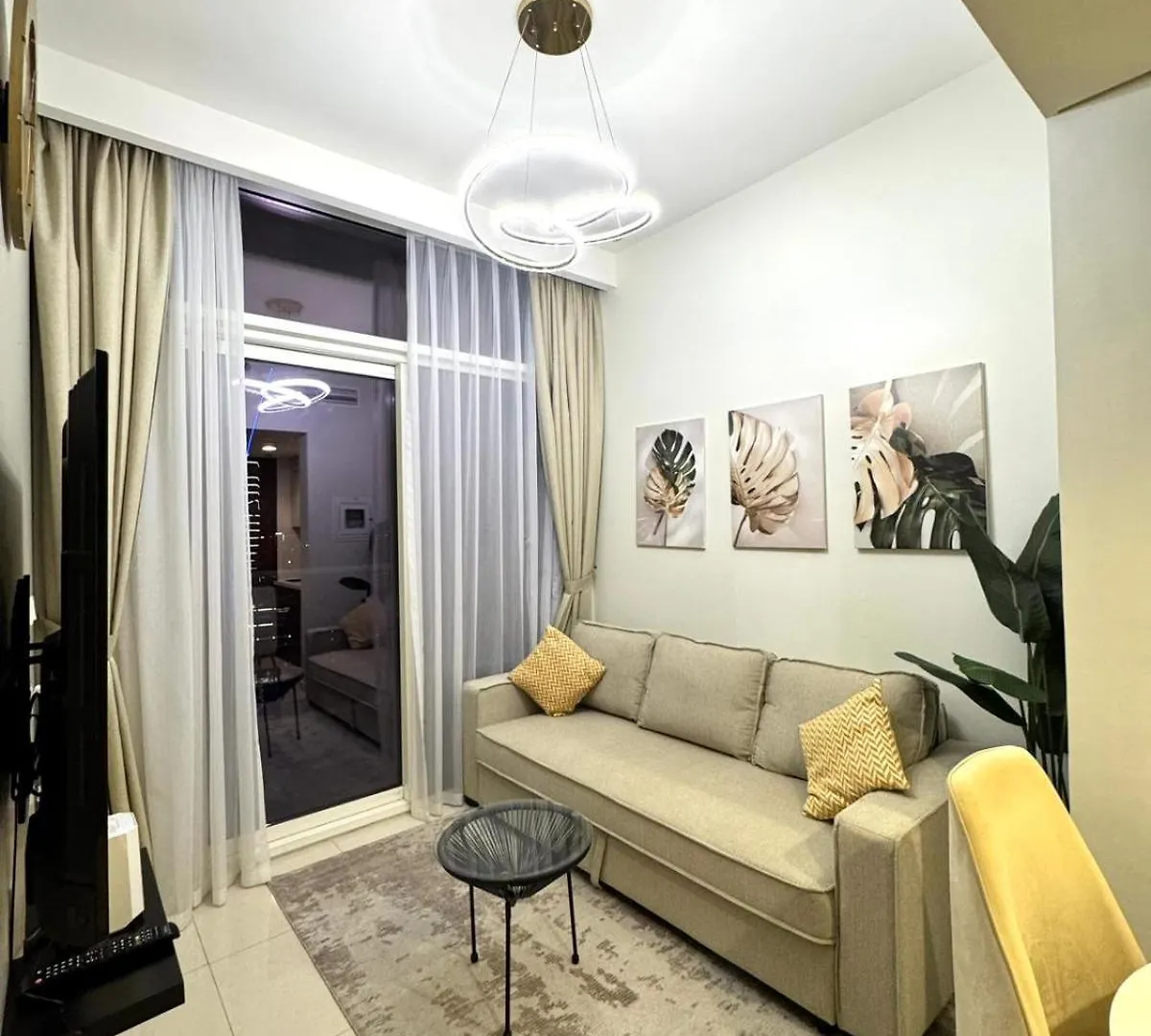 Apartment Chic 1-Bedroom Retreat With Stunning Canal View Near Burj Khalifa & Business Bay Dubai