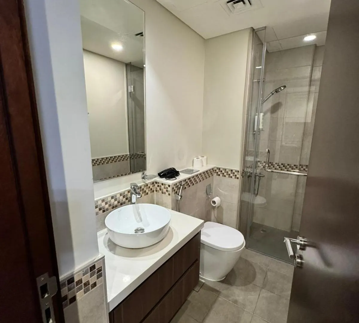 Apartment Chic 1-Bedroom Retreat With Stunning Canal View Near Burj Khalifa & Business Bay Dubai