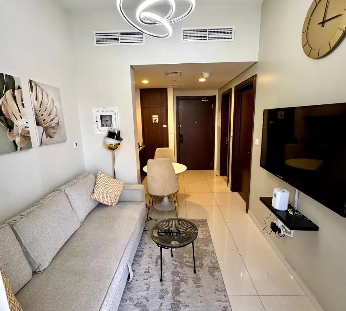 Apartment Chic 1-Bedroom Retreat With Stunning Canal View Near Burj Khalifa & Business Bay Dubai
