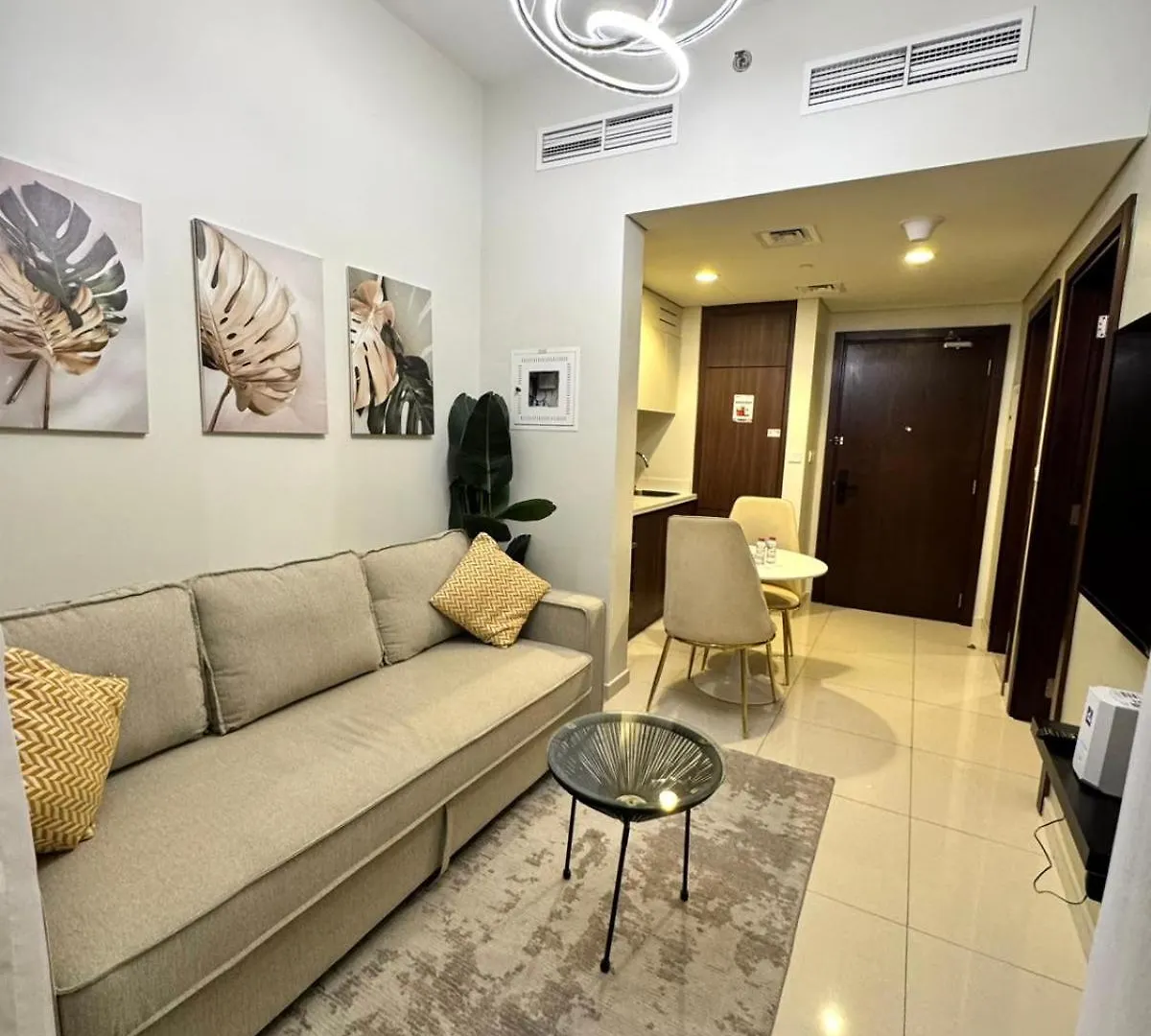 Apartment Chic 1-Bedroom Retreat With Stunning Canal View Near Burj Khalifa & Business Bay Dubai