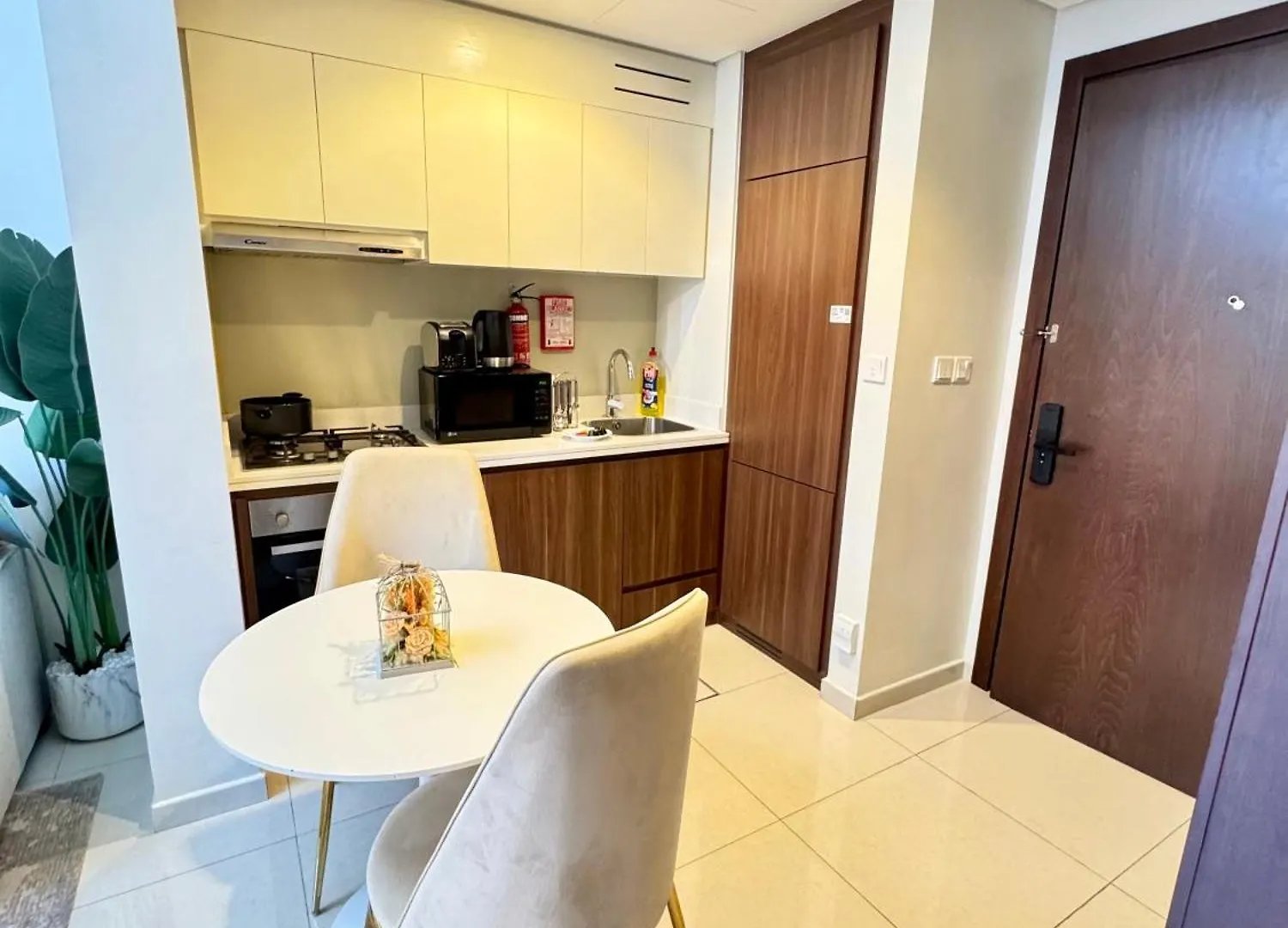 Apartment Chic 1-Bedroom Retreat With Stunning Canal View Near Burj Khalifa & Business Bay Dubai